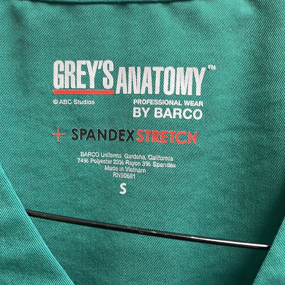 Greys Anatomy scrub set - Picture 2 of 11